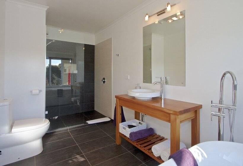 مبيت وإفطار Tongariro Suites
