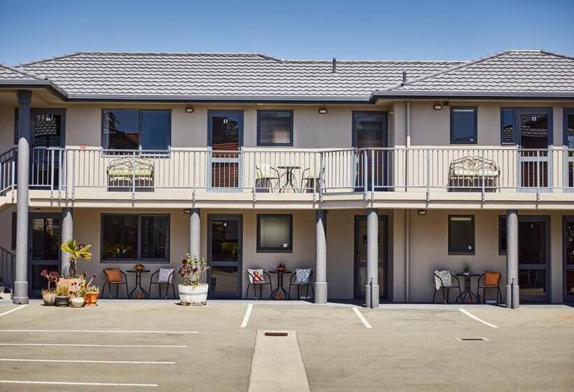 Blenheim Palms Motel