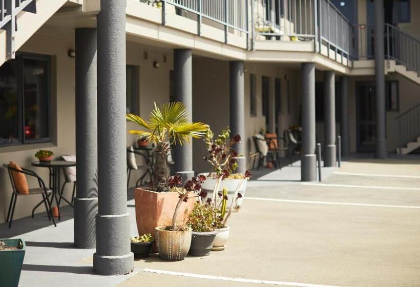 Blenheim Palms Motel