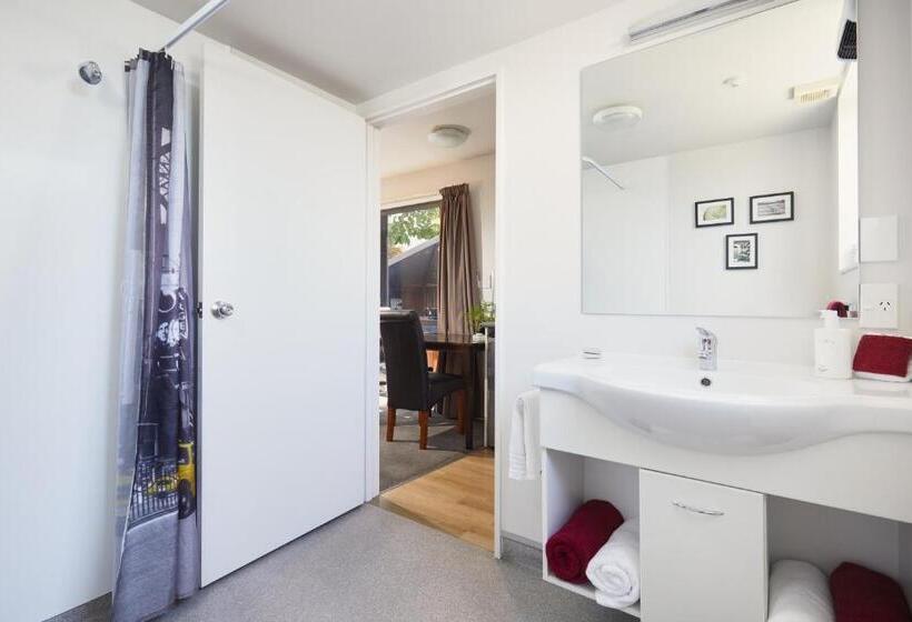 Blenheim Palms Motel