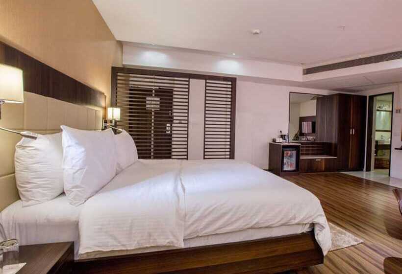 فندق Regenta Central Harimangla