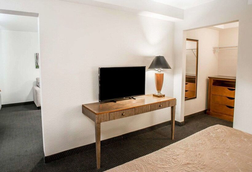 هتل Rodeway Inn Greeley