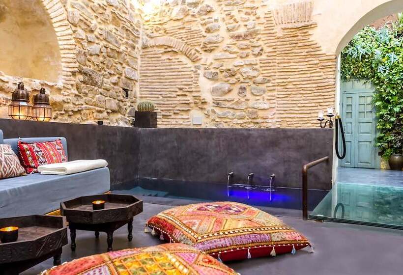 هتل The Riad  Adults Only