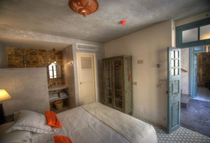 هتل The Riad  Adults Only