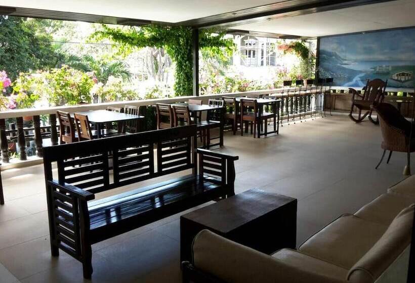 فندق Travelbee Heritage Inn