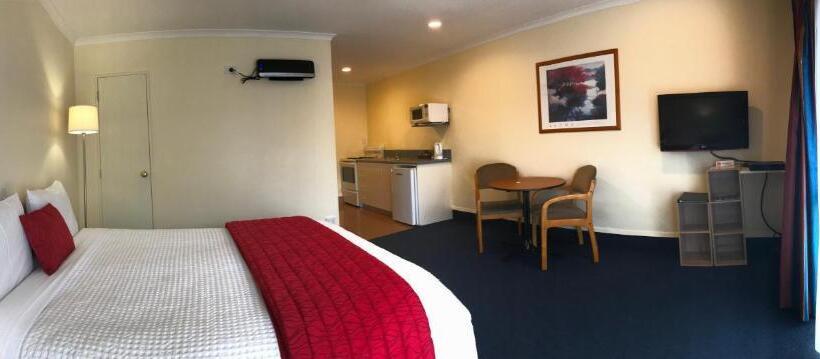 فندق على الطريق The Peaks Motor Inn
