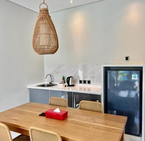 Peninsula Bay Resort