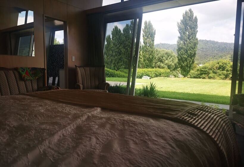 بنسيون Hakarimata Lodge   Riverside Sanctuary
