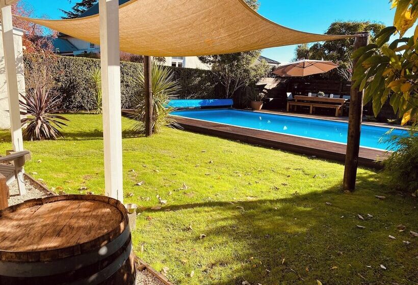 پانسیون Woodstock Suite