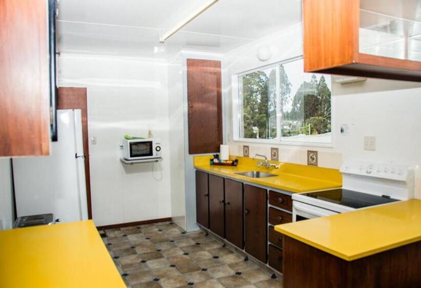 Red Tussock Motel