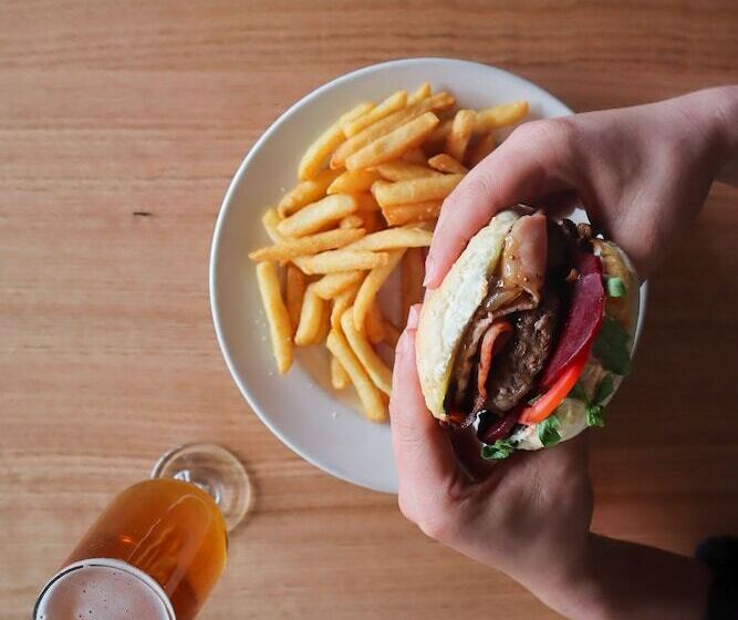 Riverfront Motel & Villas