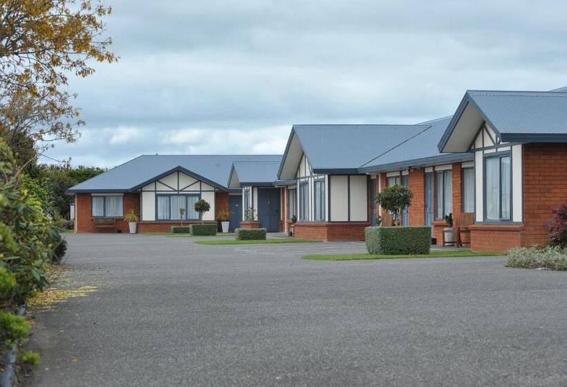 Tudor Lodge Motel