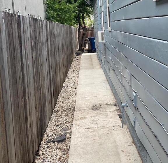 فندق صغير Whole Family   Barrette