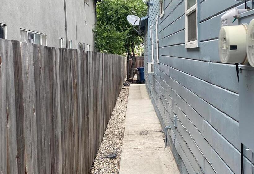 فندق صغير Whole Family   Barrette