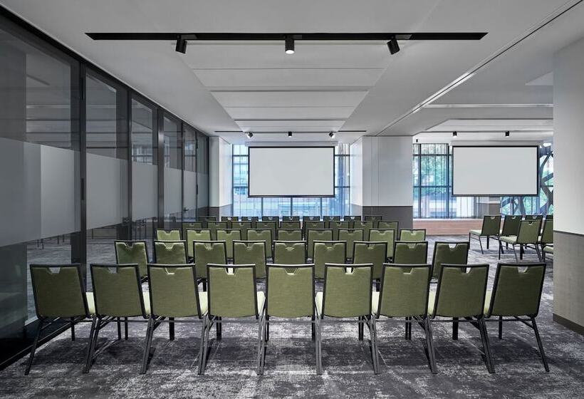 فندق Courtyard By Marriott Melbourne Flagstaff Gardens