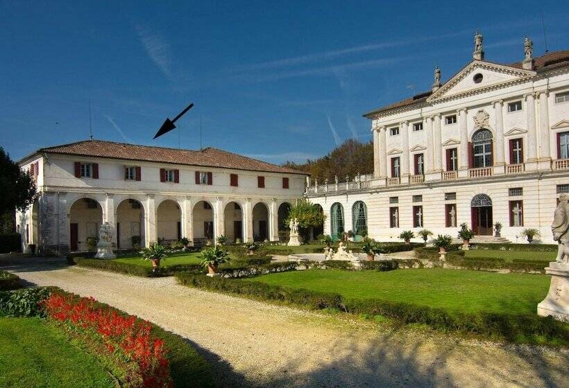 فندق Historic Venetian Style Castle In Piombino Dese With Pool