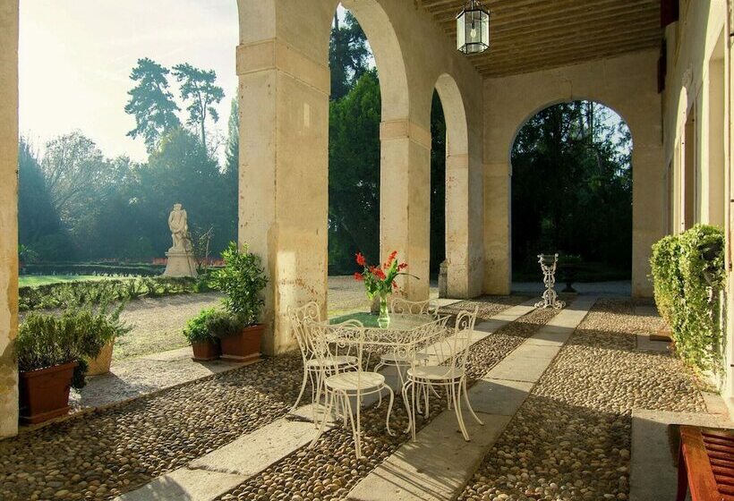 فندق Historic Venetian Style Castle In Piombino Dese With Pool