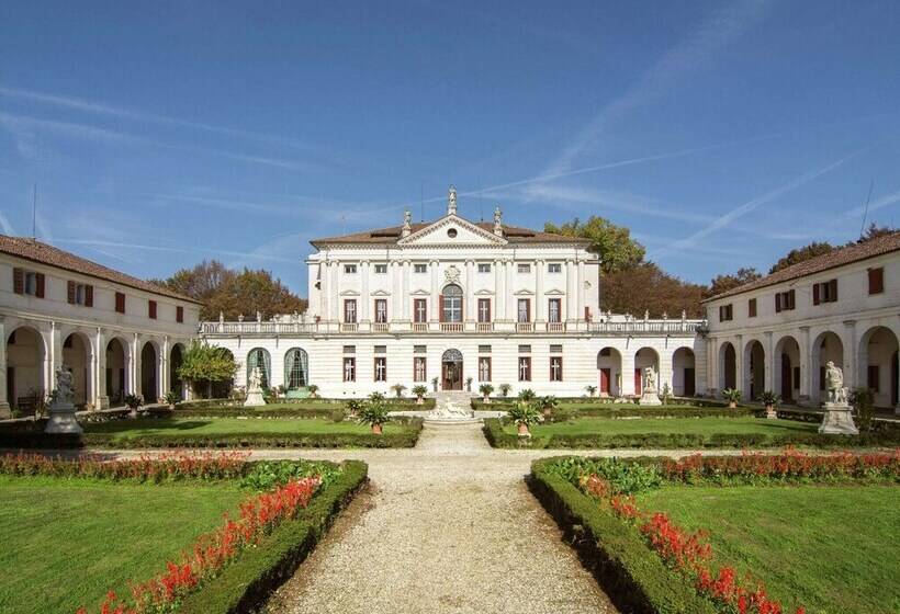 فندق Historic Venetian Style Castle In Piombino Dese With Pool