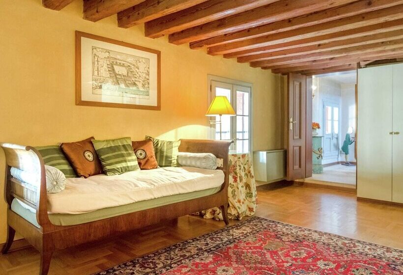 فندق Historic Venetian Style Castle In Piombino Dese With Pool