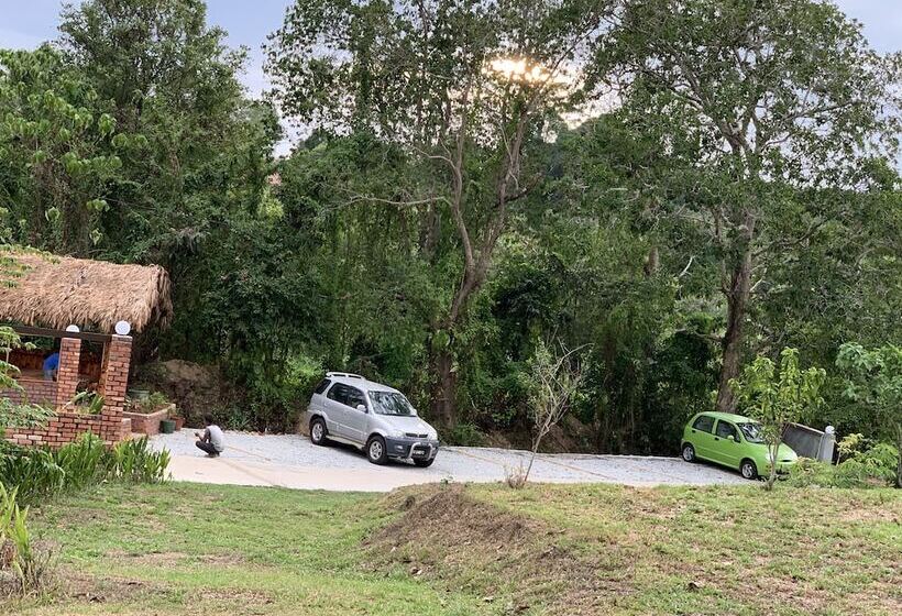 هتل Hujung Kampung