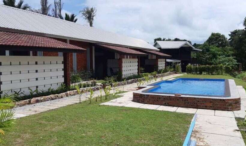 هتل Hujung Kampung