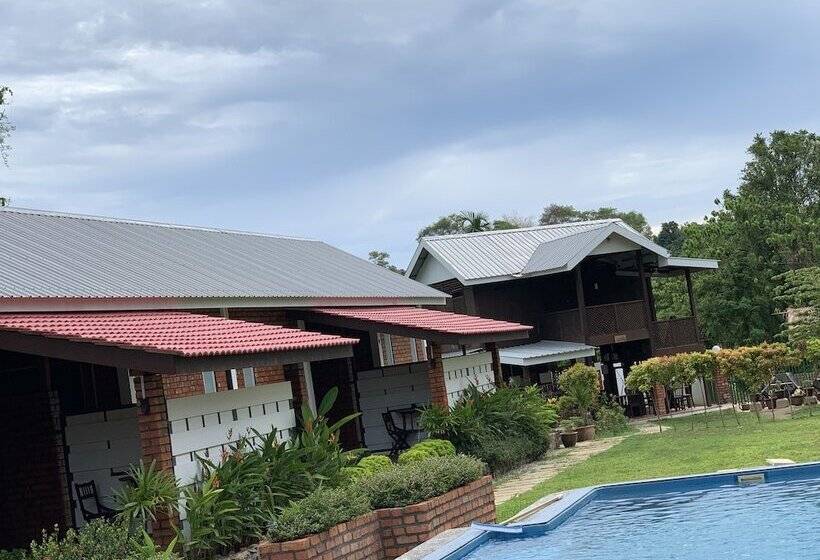 هتل Hujung Kampung