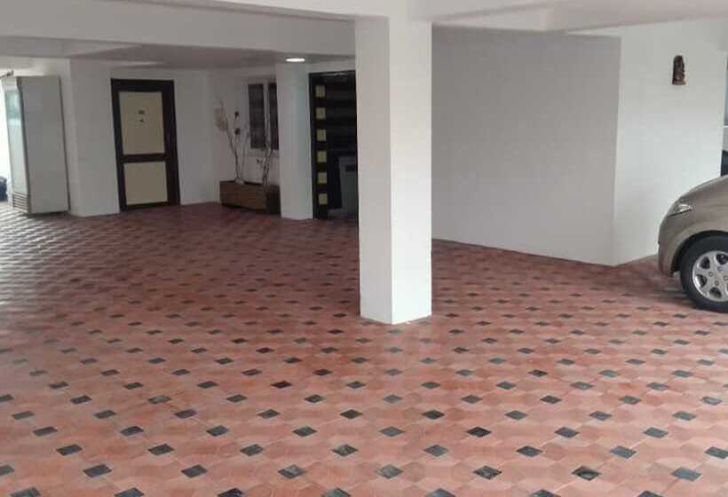 هتل The Altruist Business Stays