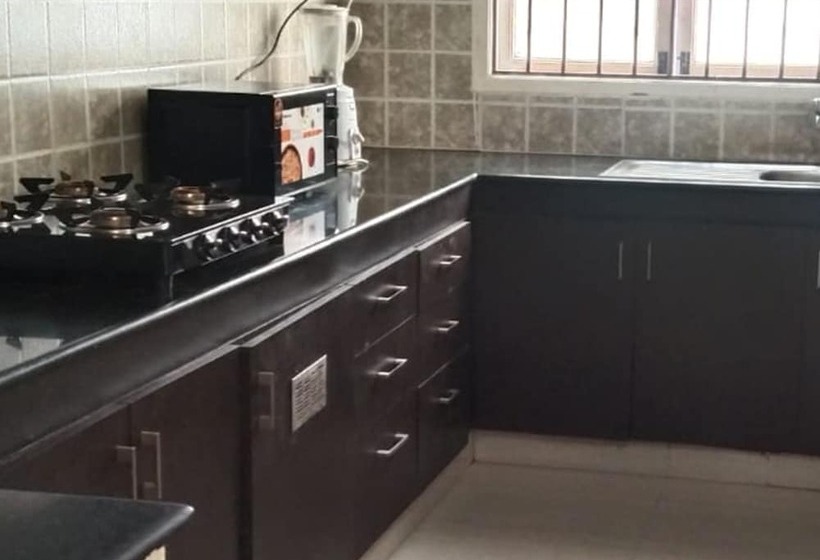 هتل The Altruist Business Stays