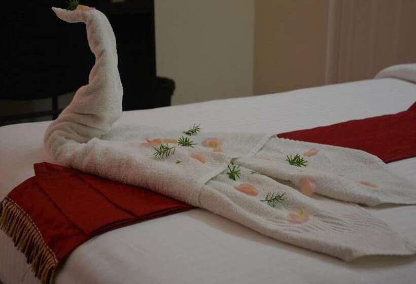 هتل The Altruist Business Stays