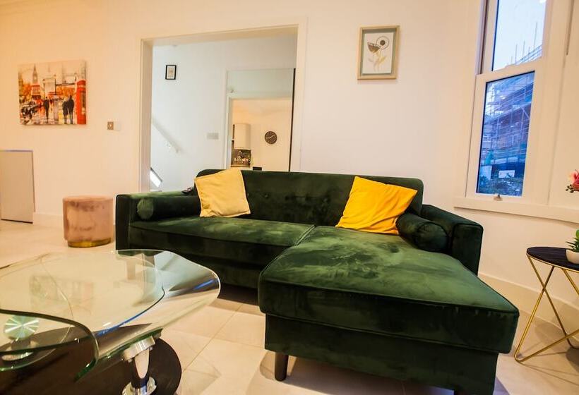 펜션 Surbiton Luxury Garden House 19a