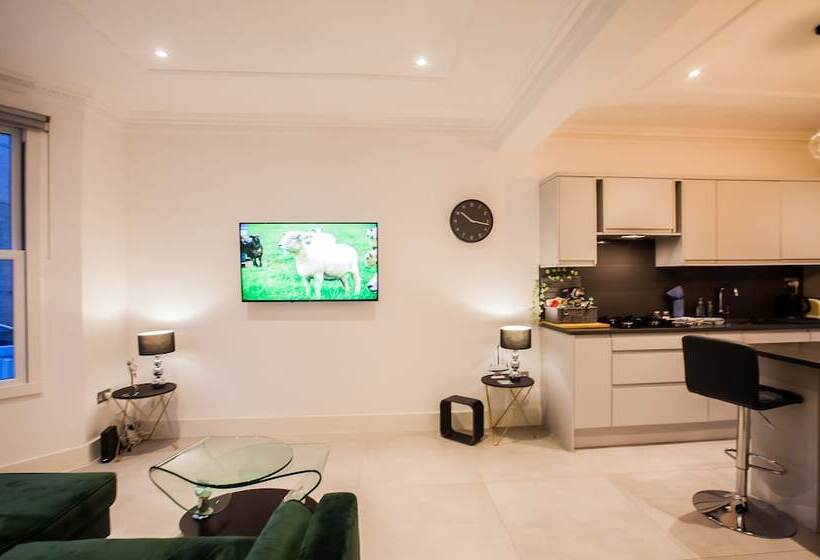 펜션 Surbiton Luxury Garden House 19a