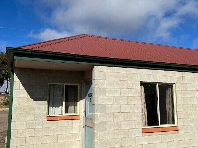منتجع Broken Hill Outback View Holiday Park