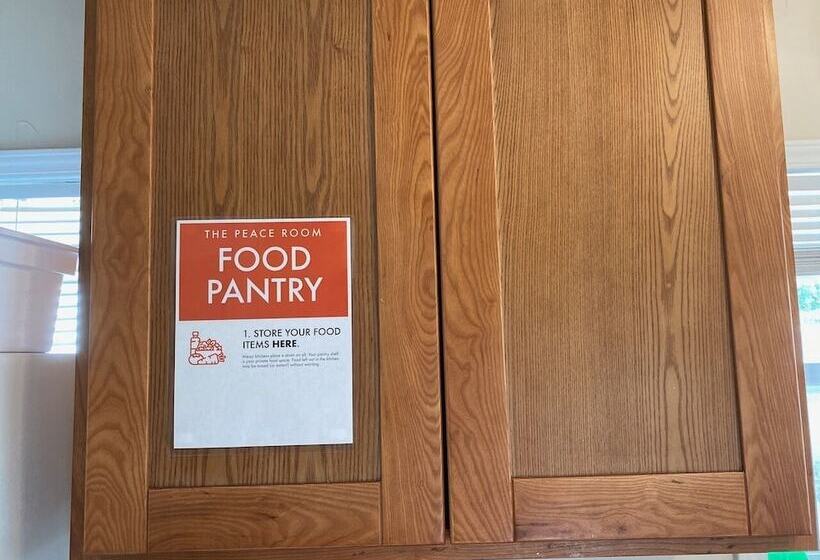 فندق صغير Whole Family   Barrette