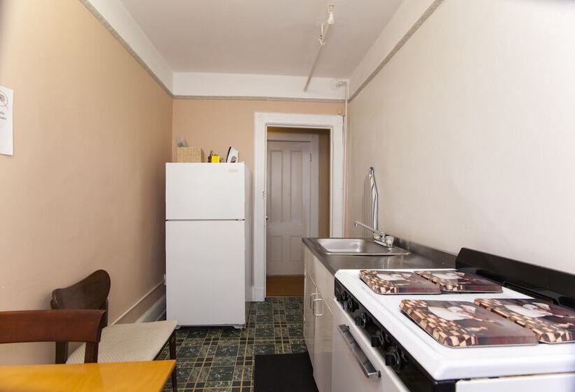 مبيت وإفطار Saint Nicholas Inn Guesthouse