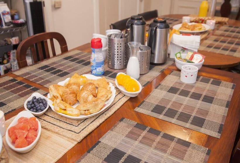 مبيت وإفطار Saint Nicholas Inn Guesthouse