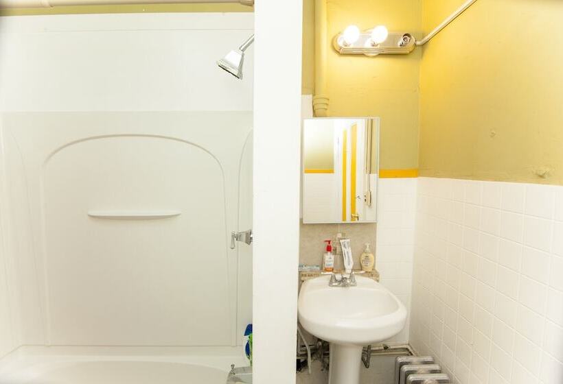 مبيت وإفطار Saint Nicholas Inn Guesthouse