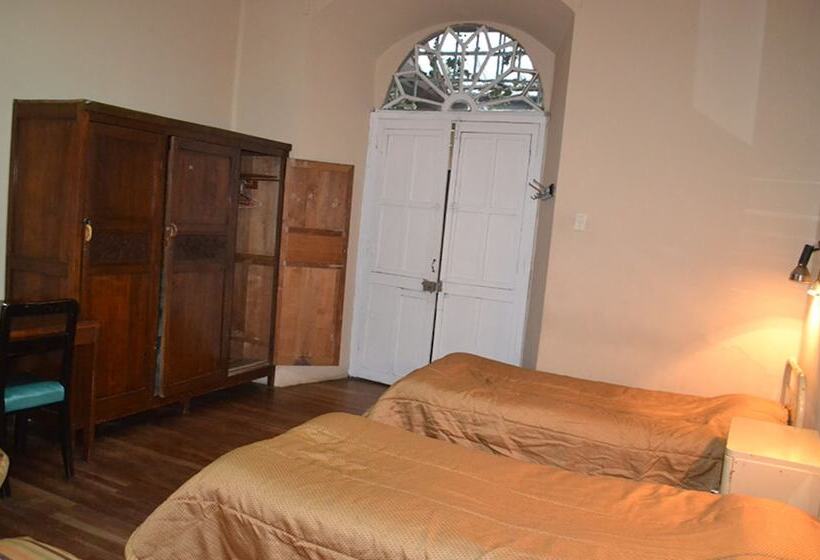 Hostal Austria   Hostel