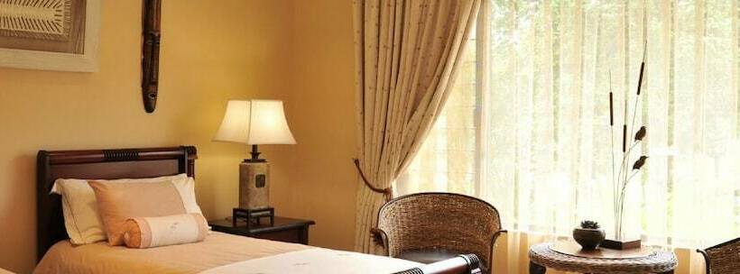 בית מלון כפרי Legodimo Game Lodge