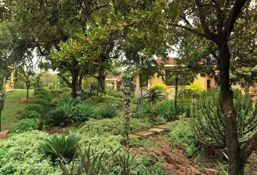 בית מלון כפרי Legodimo Game Lodge