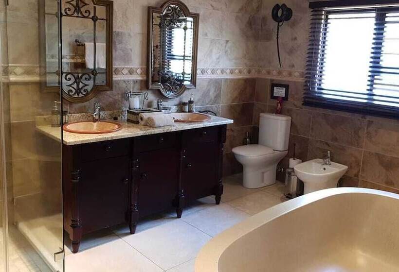 בית מלון כפרי Legodimo Game Lodge