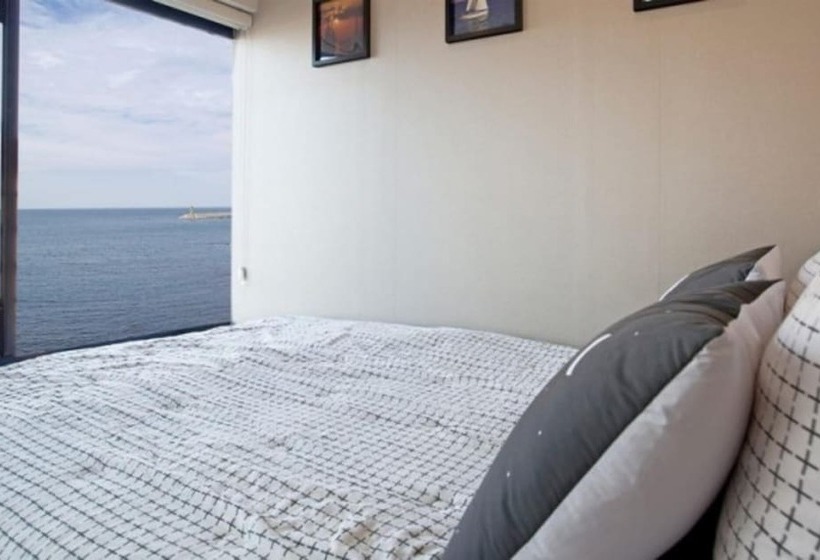 Busan Yeonhwa Reef Pension Dreamer