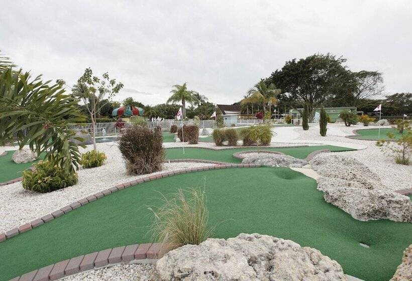 هتل Miami Everglades Rv Resort