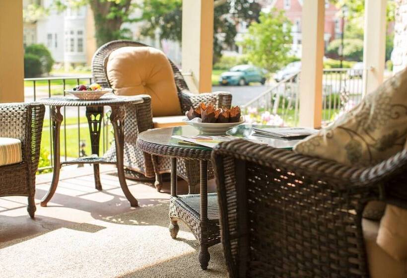 پانسیون 7 On Strath