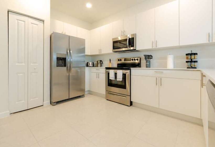 بنسيون Glamorous 4br New & Modern Near Fl Keys