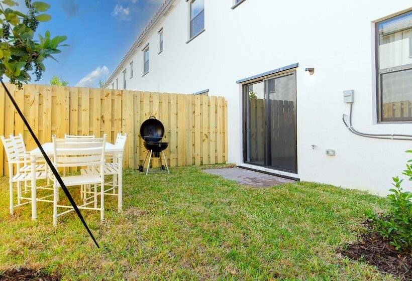 بنسيون Glamorous 4br New & Modern Near Fl Keys