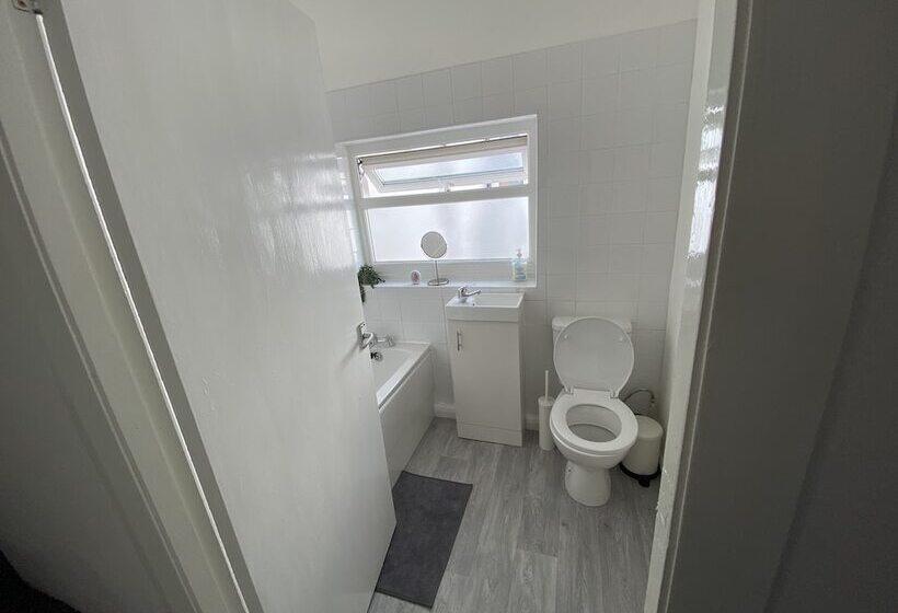 דירת נופש Beautiful Modern 3 Bed House In Wallasey Near City