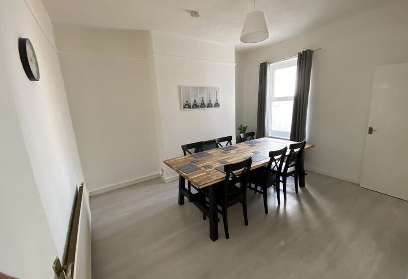 דירת נופש Beautiful Modern 3 Bed House In Wallasey Near City
