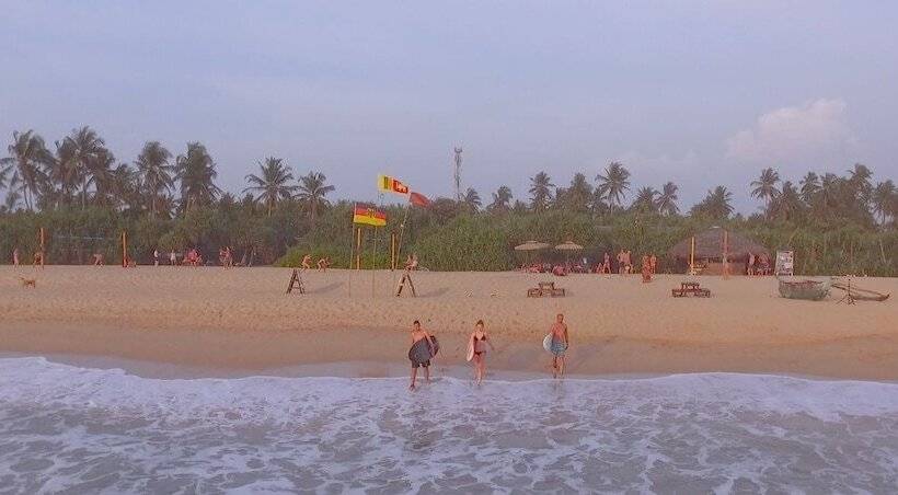 בית מלון כפרי Jungle Beach Ahungalla