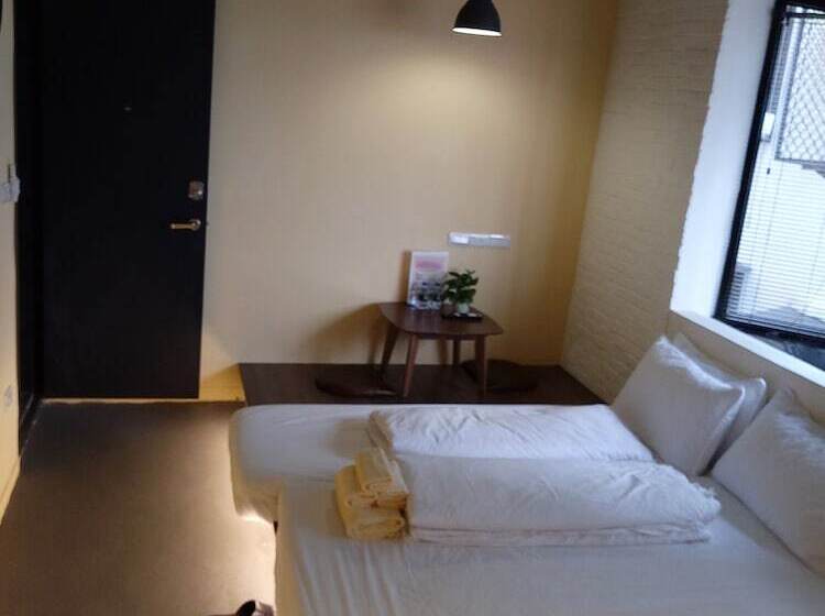 پانسیون Chi House