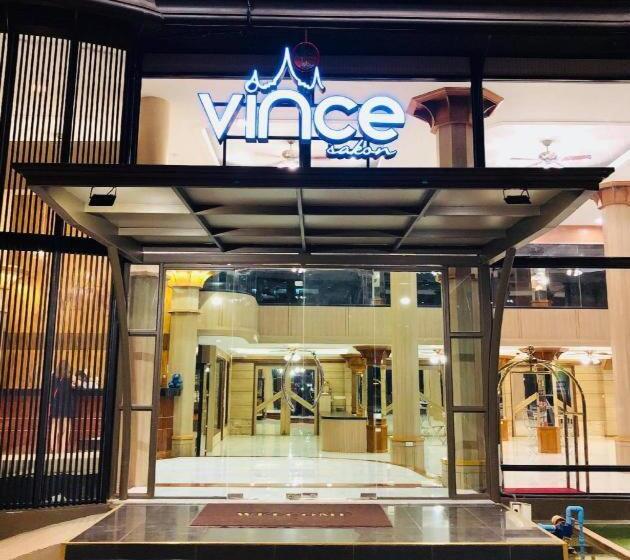 هتل Vince Sakon